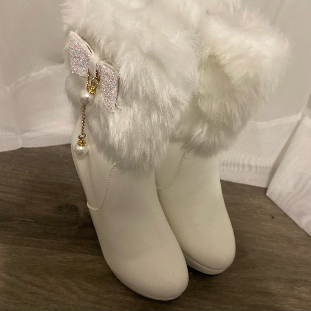 White size 5 women shoes